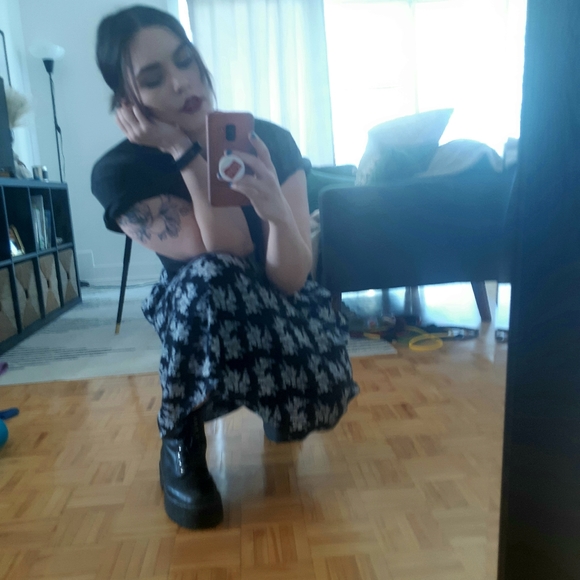 Meet your Posher, Jenny D - Picture 1 of 3